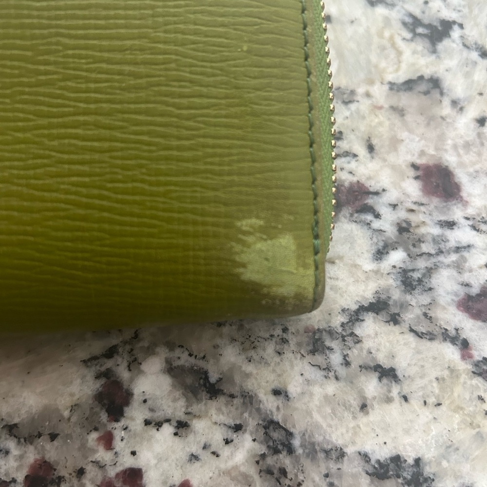 MaxMara Olive Leather Zip Wallet - Picture 3 of 9